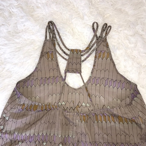 flowy open back tank top - Picture 2 of 3